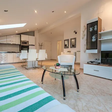 Apartment 2 Bedroom Lovely Apartment In Zadar *